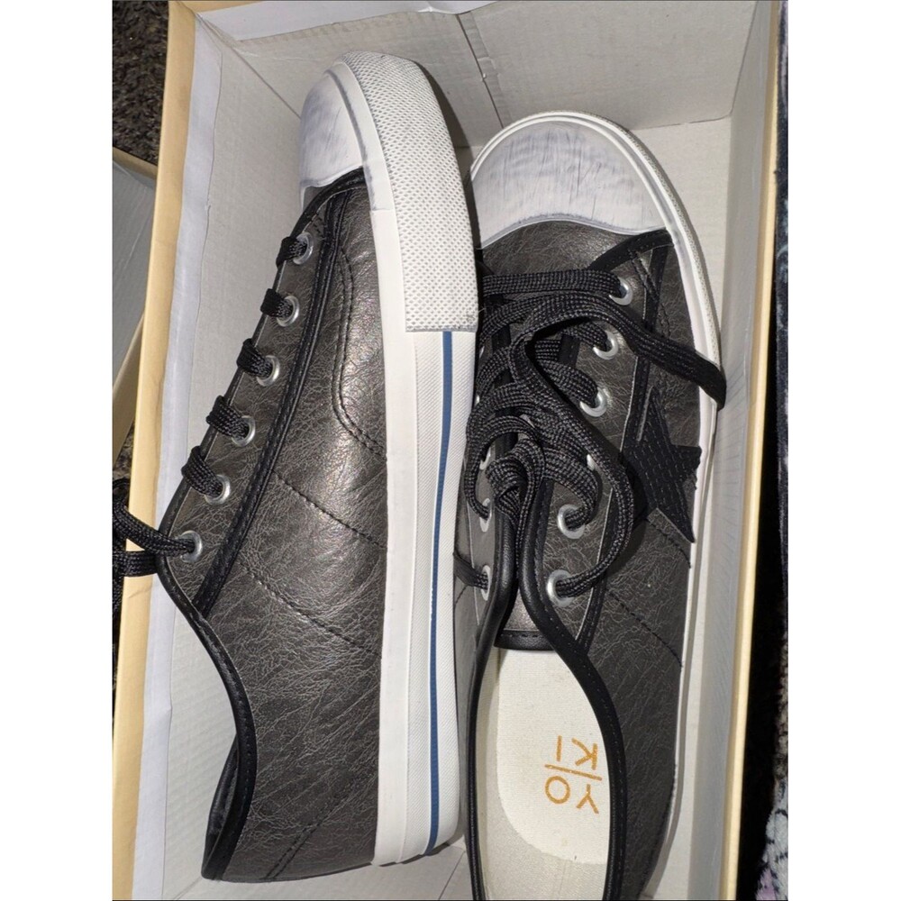 Yoki Black Star  Low-Top Women's fashion Sneakers with White Sole